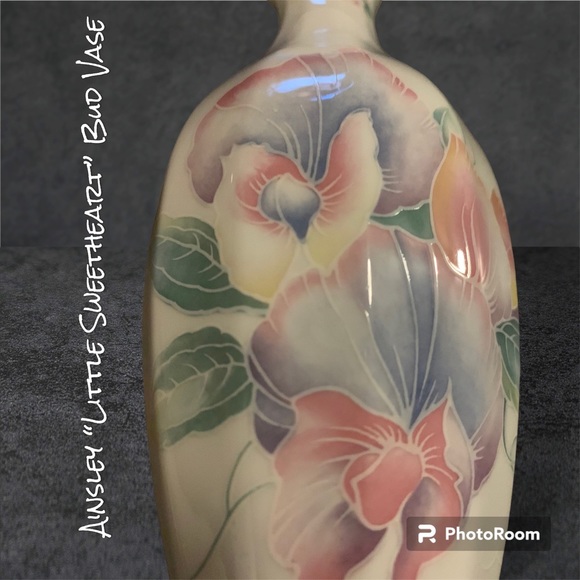 Aynsley Fine Bone China “Little Sweetheart” Bud Vase - Picture 9 of 9